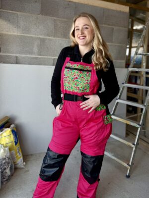 Tukse töötunked naistele - Roosa Tukse: rohelised lilled