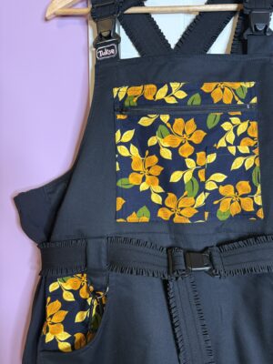 Must Tukse - kollased lilled